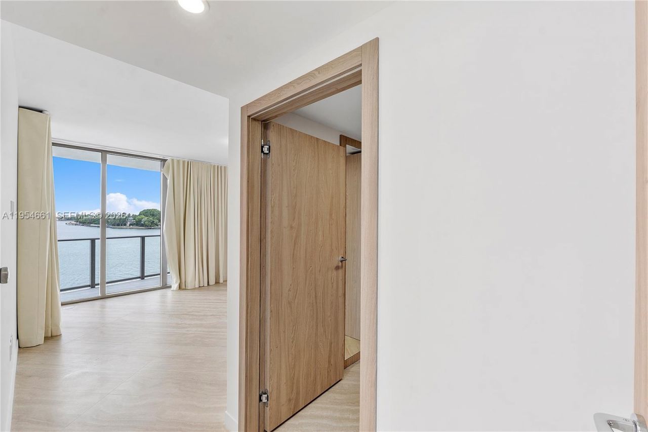 1135 103rd St #401 , Bay Harbor Islands, FL 33154 Photo