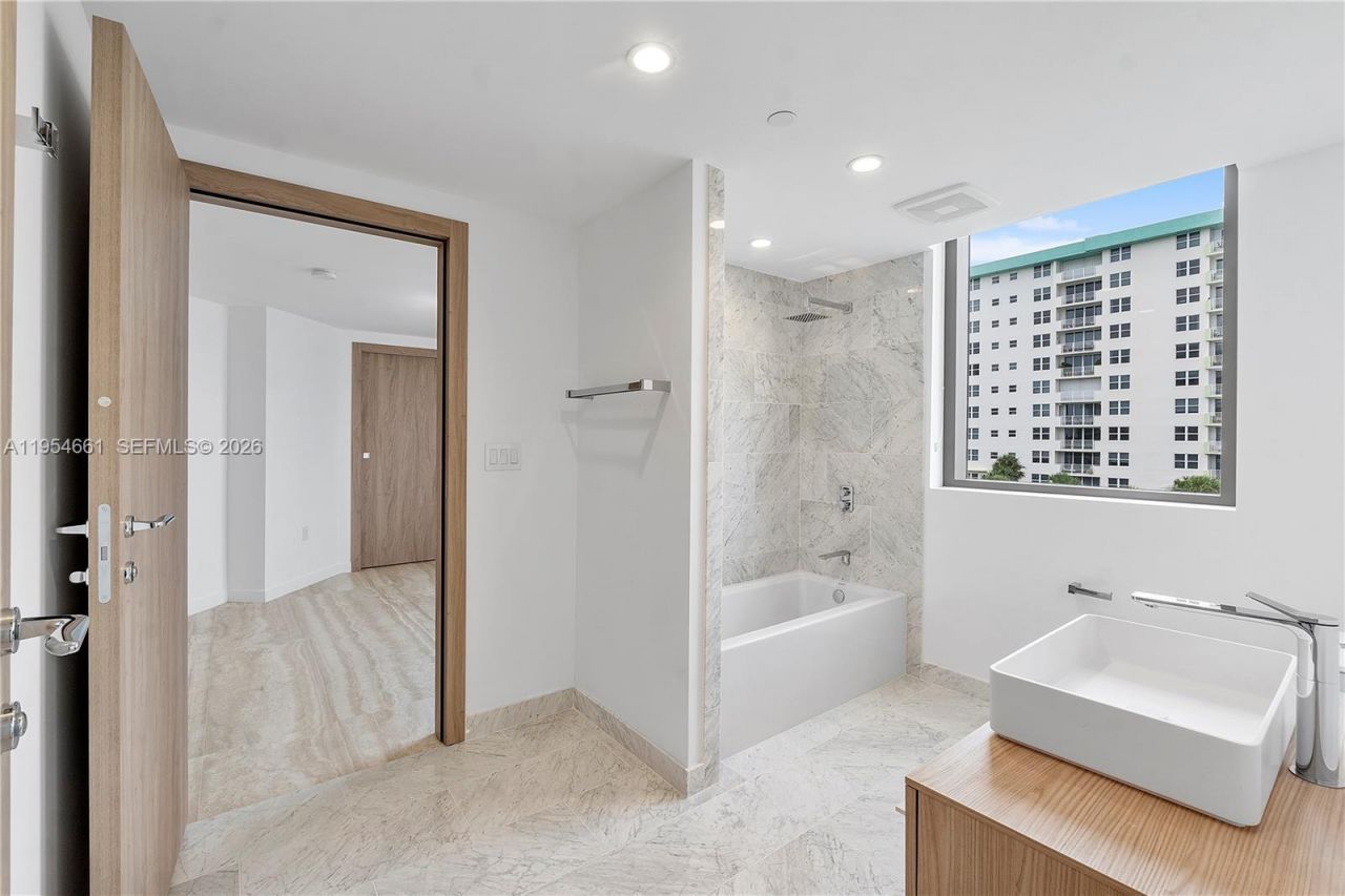 1135 103rd St #401 , Bay Harbor Islands, FL 33154 Photo