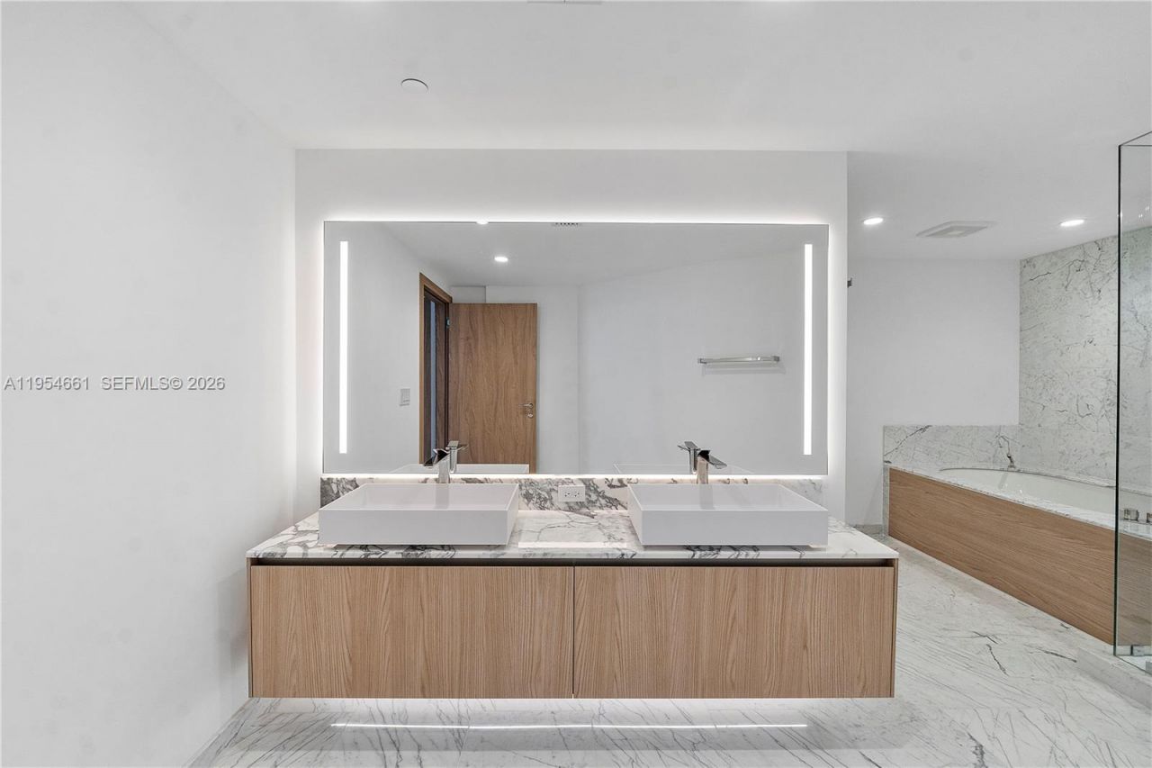 1135 103rd St #401 , Bay Harbor Islands, FL 33154 Photo