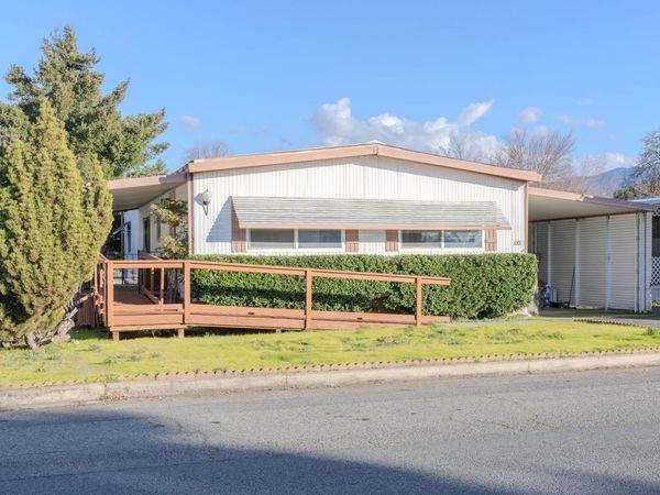 1001 Roguelea Lane, Grants Pass, OR 97526