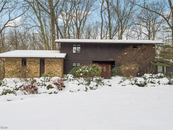 680 Rocky Hollow Drive, Akron, OH 44313