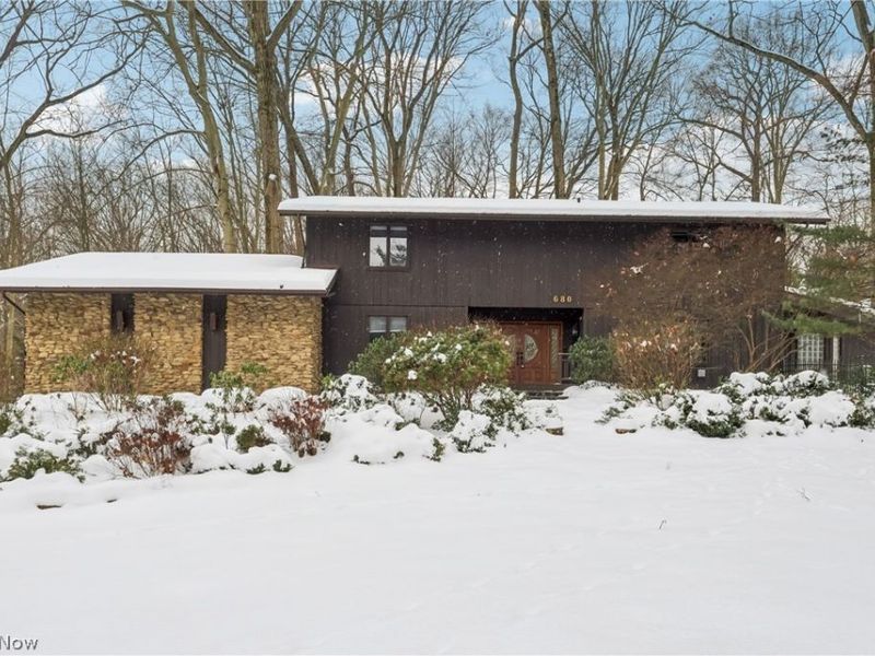680 Rocky Hollow Drive, Akron, OH 44313 Photo 1
