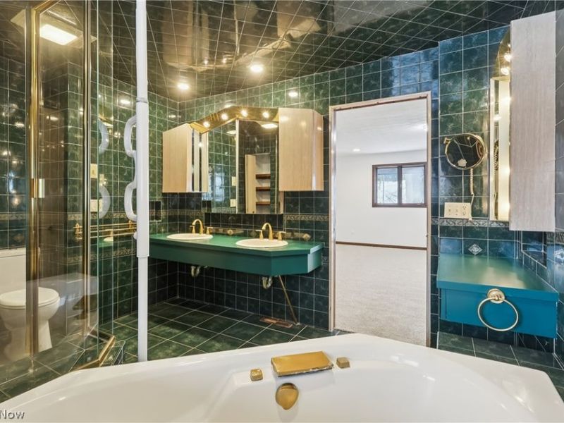 680 Rocky Hollow Drive, Akron, OH 44313 Photo 13