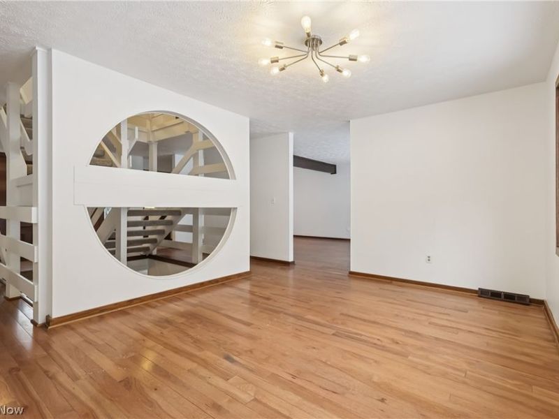 680 Rocky Hollow Drive, Akron, OH 44313 Photo 14