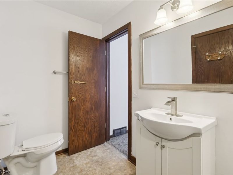 680 Rocky Hollow Drive, Akron, OH 44313 Photo 21