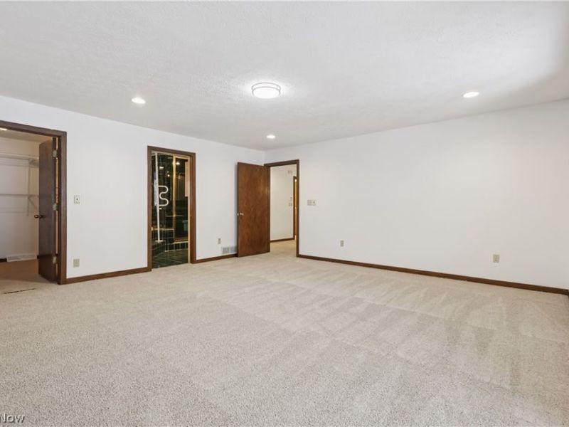 680 Rocky Hollow Drive, Akron, OH 44313 Photo 4