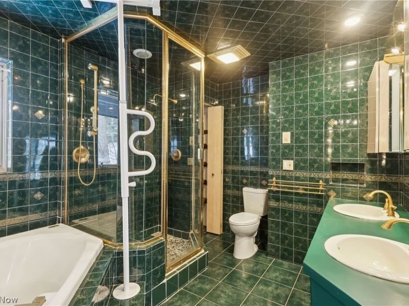 680 Rocky Hollow Drive, Akron, OH 44313 Photo 6