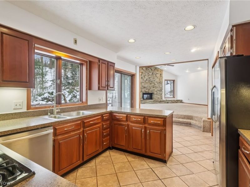 680 Rocky Hollow Drive, Akron, OH 44313 Photo 9