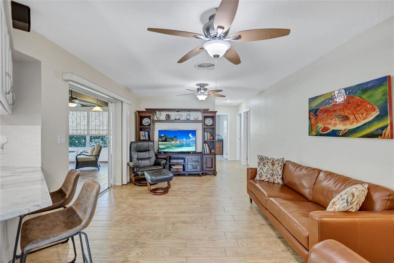 8243 37th Avenue N, Saint Petersburg, FL 33710 Photo