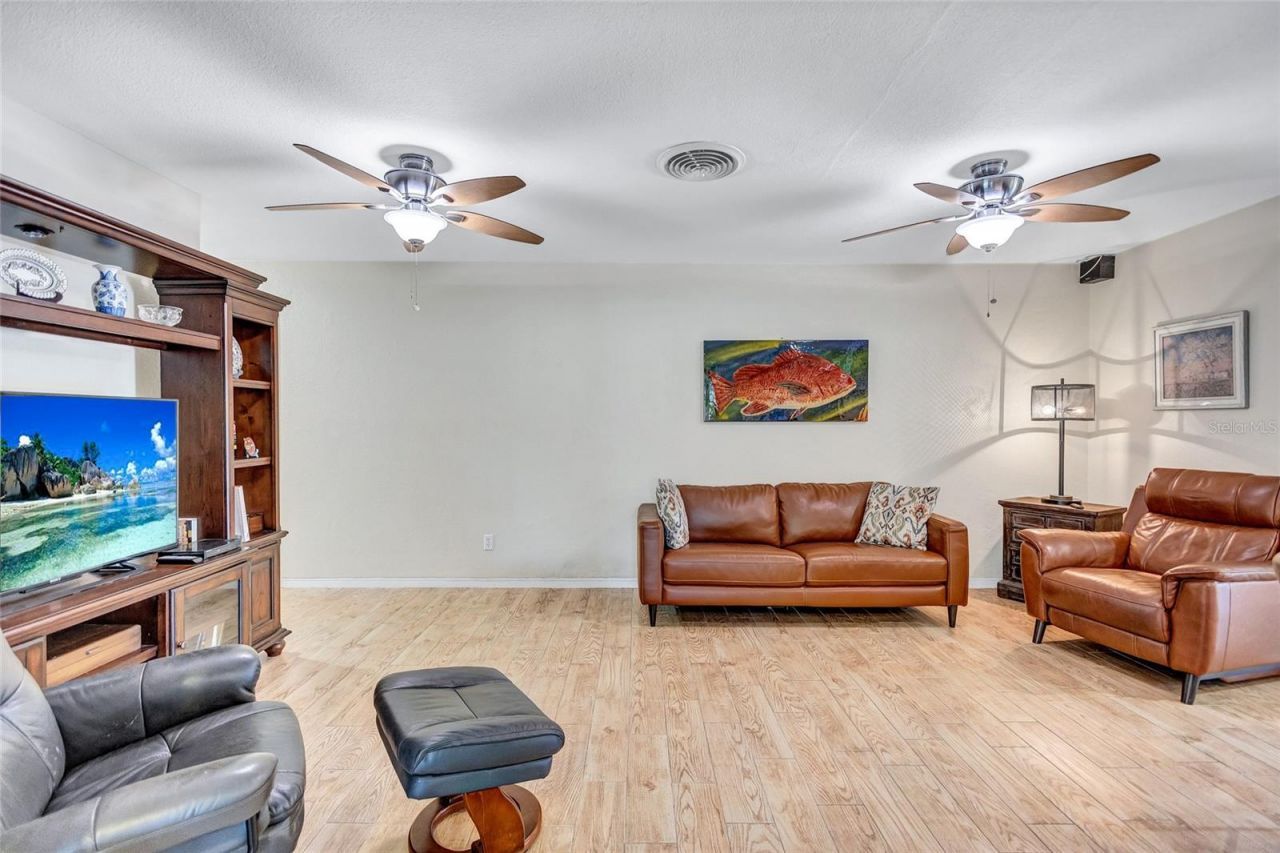 8243 37th Avenue N, Saint Petersburg, FL 33710 Photo