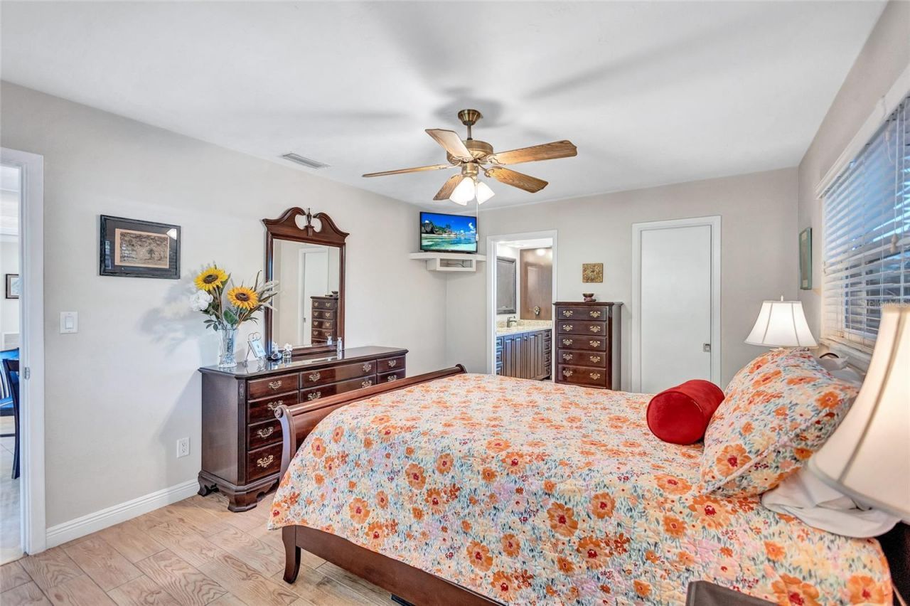 8243 37th Avenue N, Saint Petersburg, FL 33710 Photo