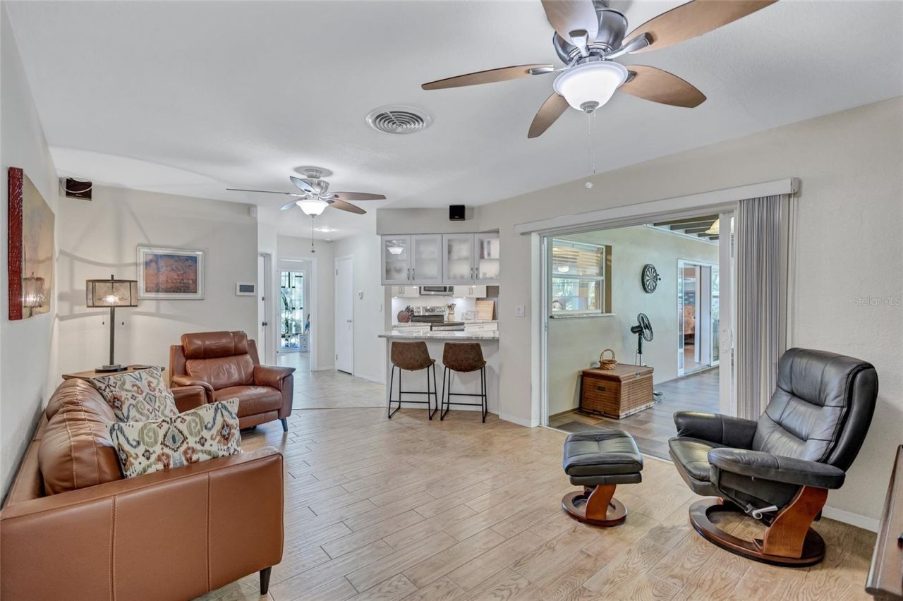 8243 37th Avenue N, Saint Petersburg, FL 33710 Photo