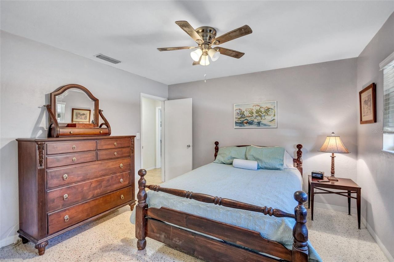 8243 37th Avenue N, Saint Petersburg, FL 33710 Photo