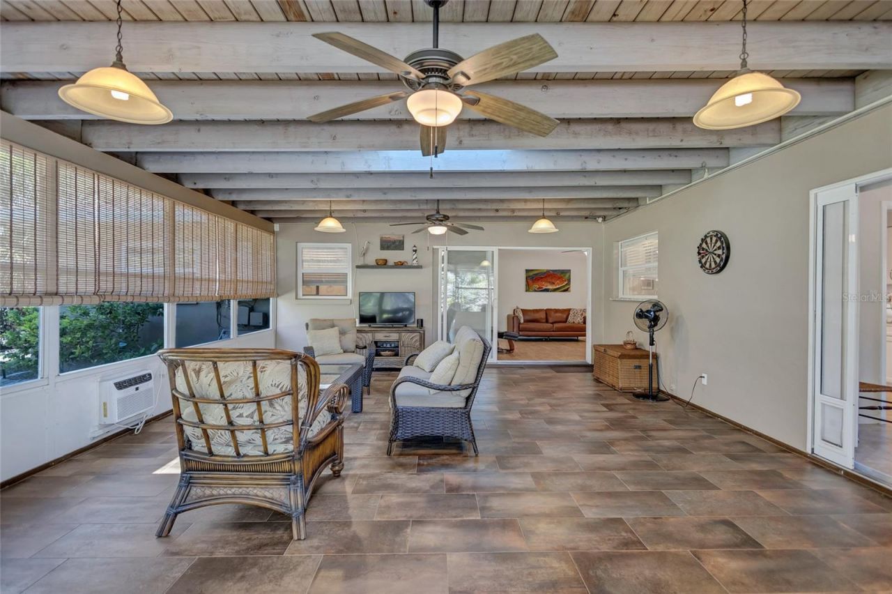 8243 37th Avenue N, Saint Petersburg, FL 33710 Photo