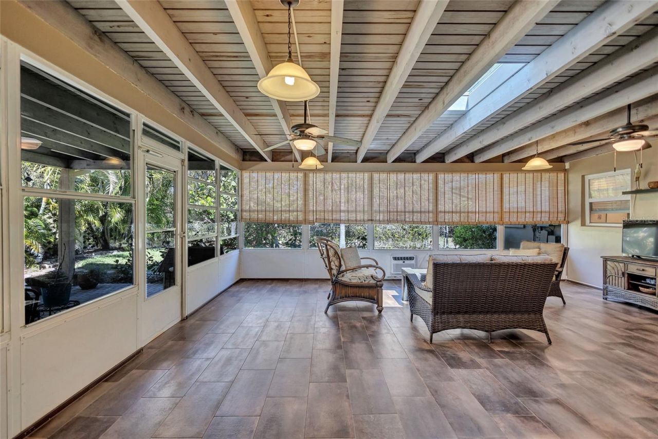 8243 37th Avenue N, Saint Petersburg, FL 33710 Photo