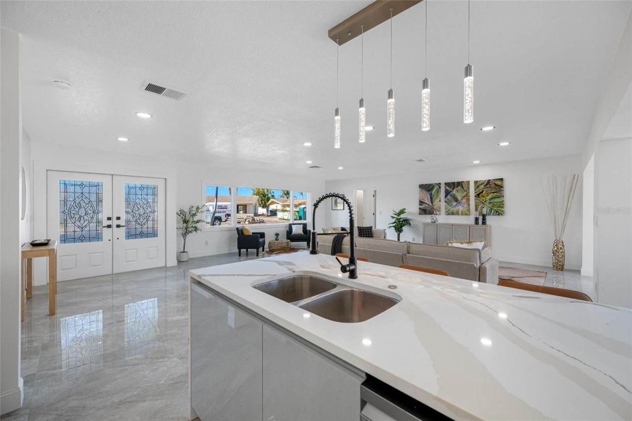 7905 9th Avenue S, Saint Petersburg, FL 33707 Photo