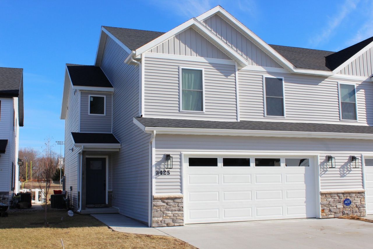 425 Jenny Lane, Unit B, Heyworth, IL 61745 Main Photo