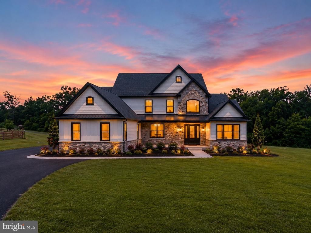 102 RAILROAD AVENUE, CHALFONT, PA 18914