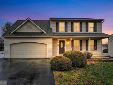 155 AUSTIN DRIVE, MOUNT WOLF, PA 17347