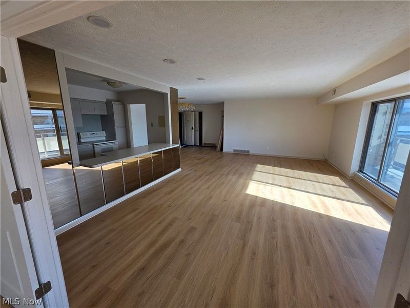 2202 Acacia Park Drive, Unit 2612, Lyndhurst, OH 44124 Photo 3