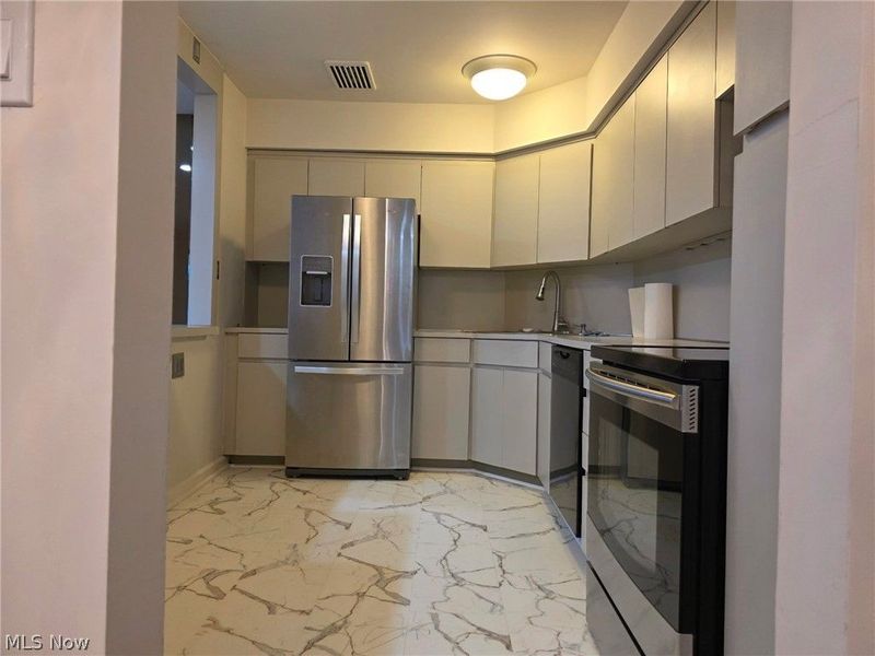 2202 Acacia Park Drive, Unit 2612, Lyndhurst, OH 44124 Photo 5