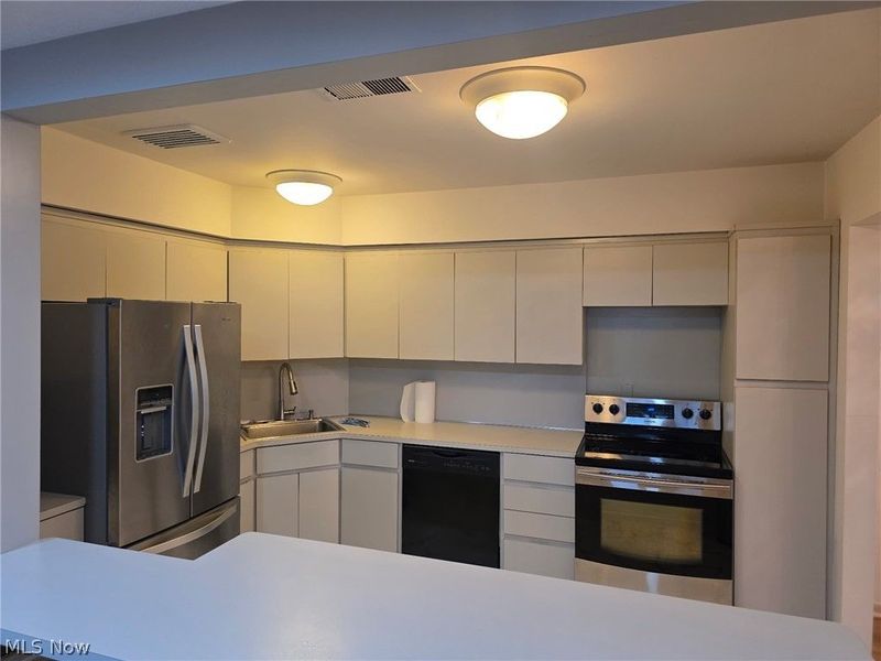 2202 Acacia Park Drive, Unit 2612, Lyndhurst, OH 44124 Photo 7