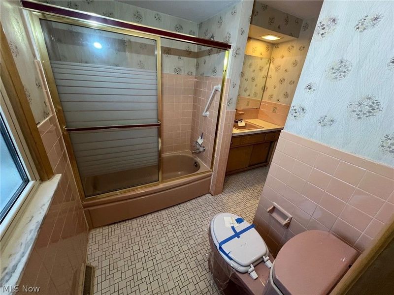 4440 Hillcroft Drive, Cleveland, OH 44128 Photo 8