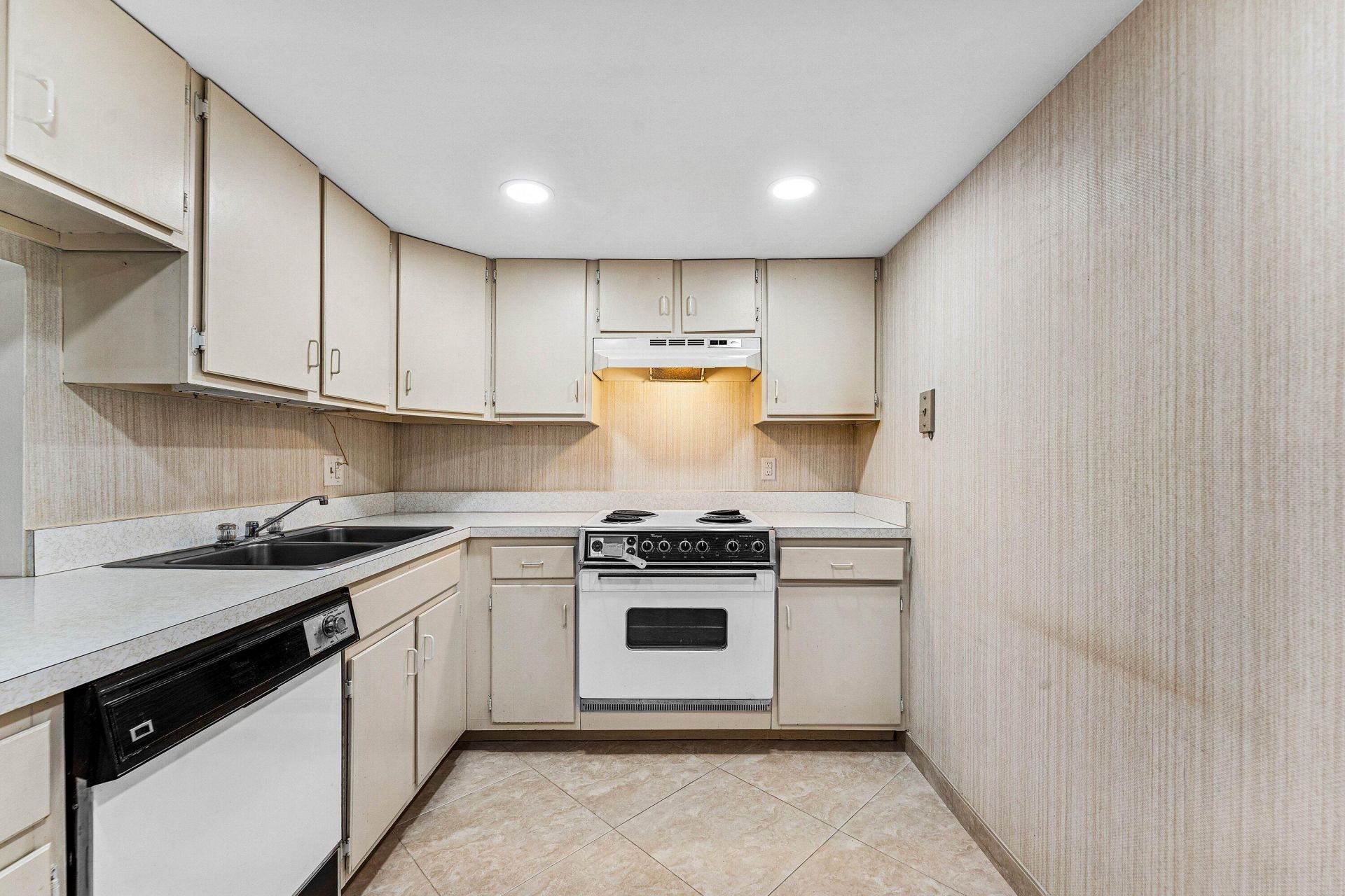 3909 N Ocean Boulevard, Unit 106, Fort Lauderdale, FL 33308 Photo