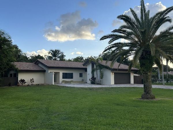 11460 SW 1st Ct, Plantation, FL 33325