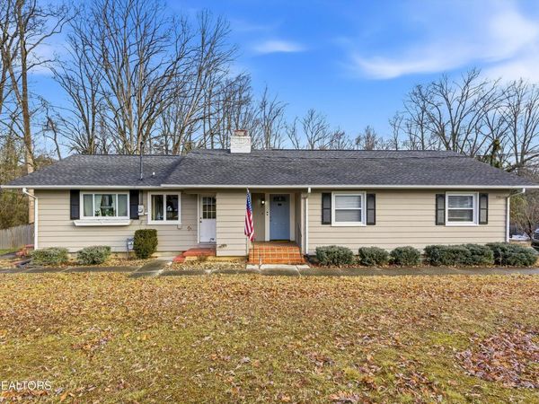 114 E Price Rd, Oak Ridge, TN 37830