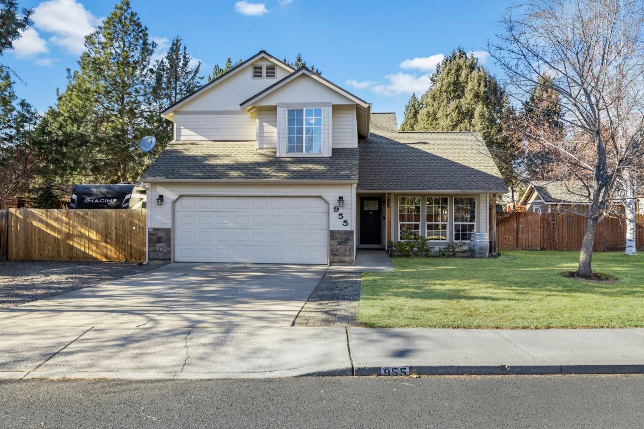 955 NE Locksley Drive, Bend, OR 97701 Main Photo