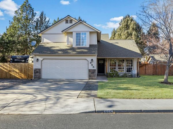 955 NE Locksley Drive, Bend, OR 97701