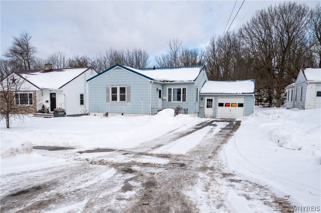 25 Allen Street, Gowanda, NY 14070 Main Photo