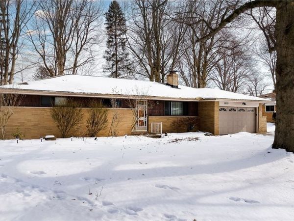 5229 Evergreen Drive, North Olmsted, OH 44070