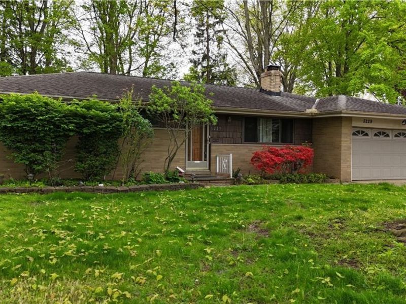 5229 Evergreen Drive, North Olmsted, OH 44070 Photo 2