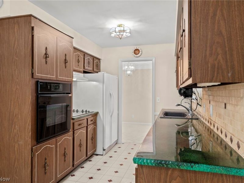 5229 Evergreen Drive, North Olmsted, OH 44070 Photo 21