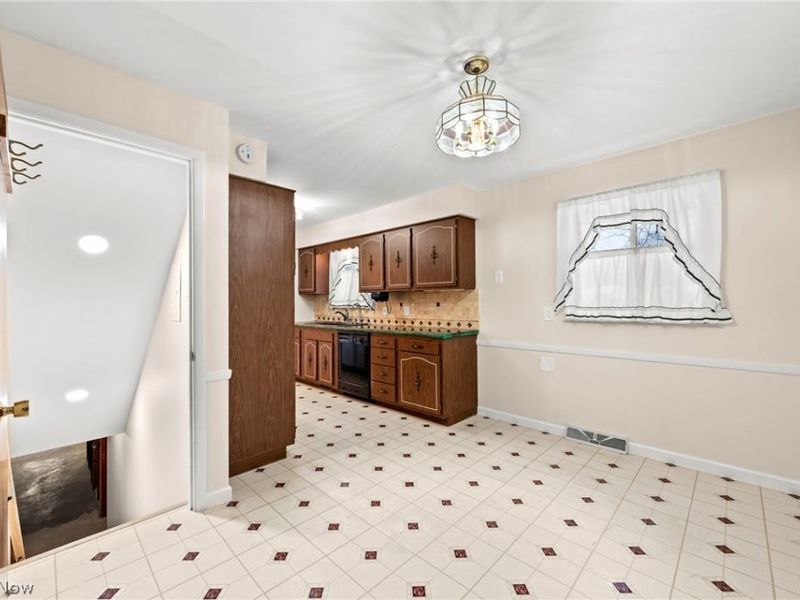 5229 Evergreen Drive, North Olmsted, OH 44070 Photo 27