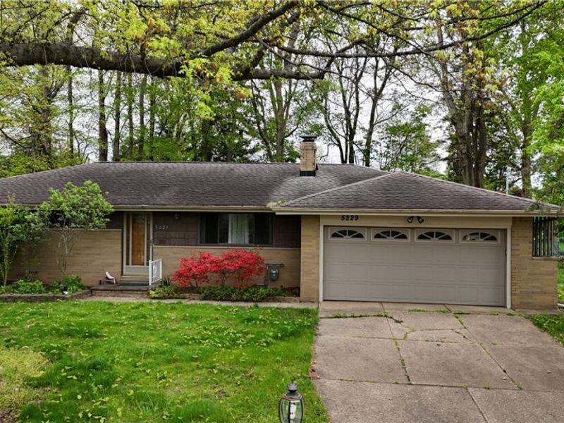 5229 Evergreen Drive, North Olmsted, OH 44070 Photo 3