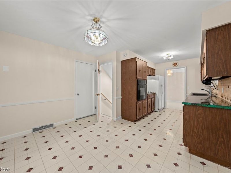 5229 Evergreen Drive, North Olmsted, OH 44070 Photo 31