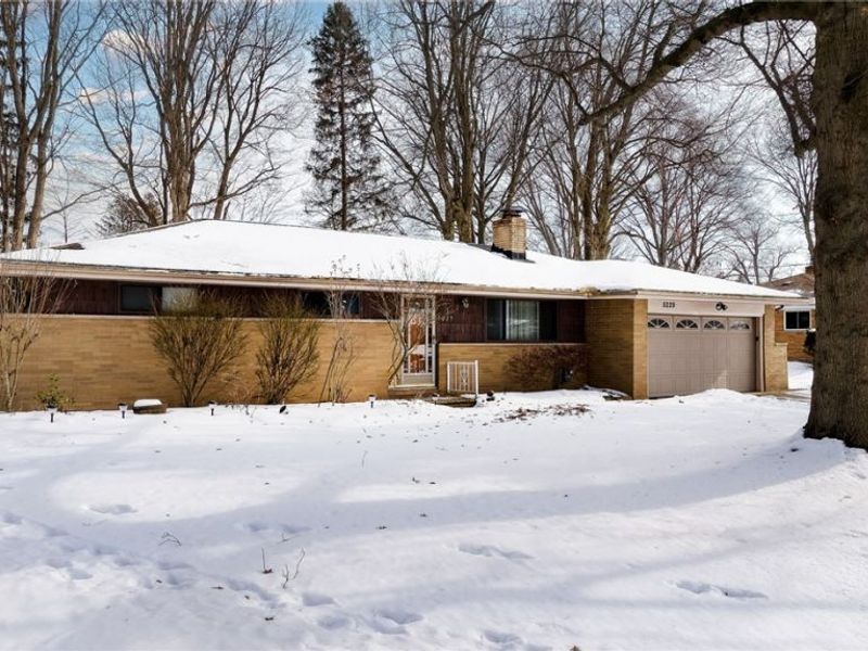 5229 Evergreen Drive, North Olmsted, OH 44070 Photo 4