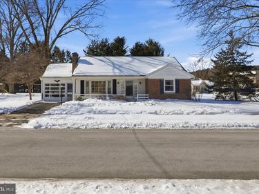 186 N LAUREL STREET, MANHEIM, PA 17545