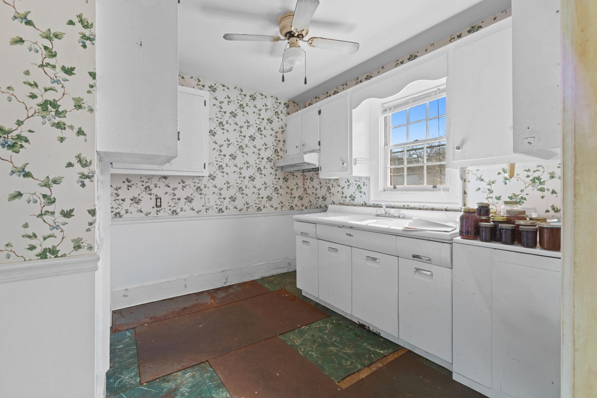 311 Heatley Street Photo 10