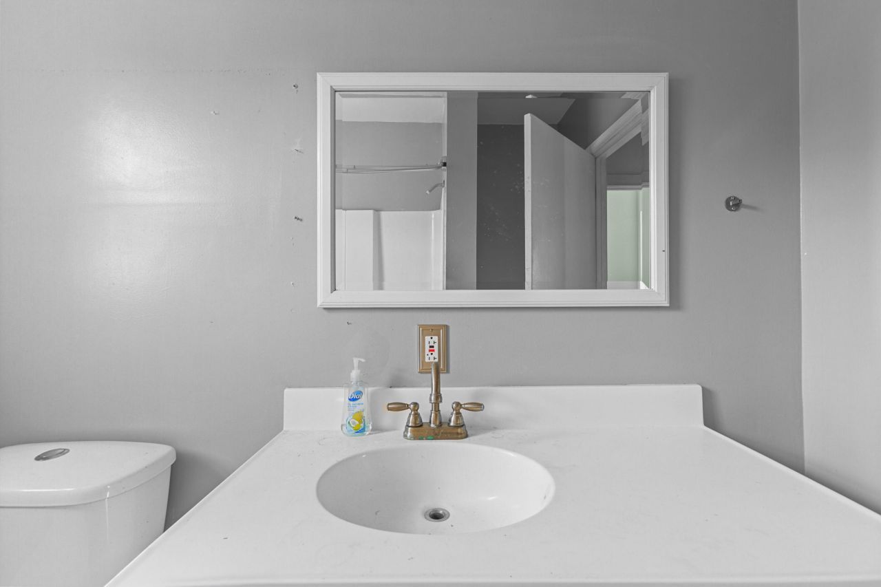 311 Heatley Street Photo 18