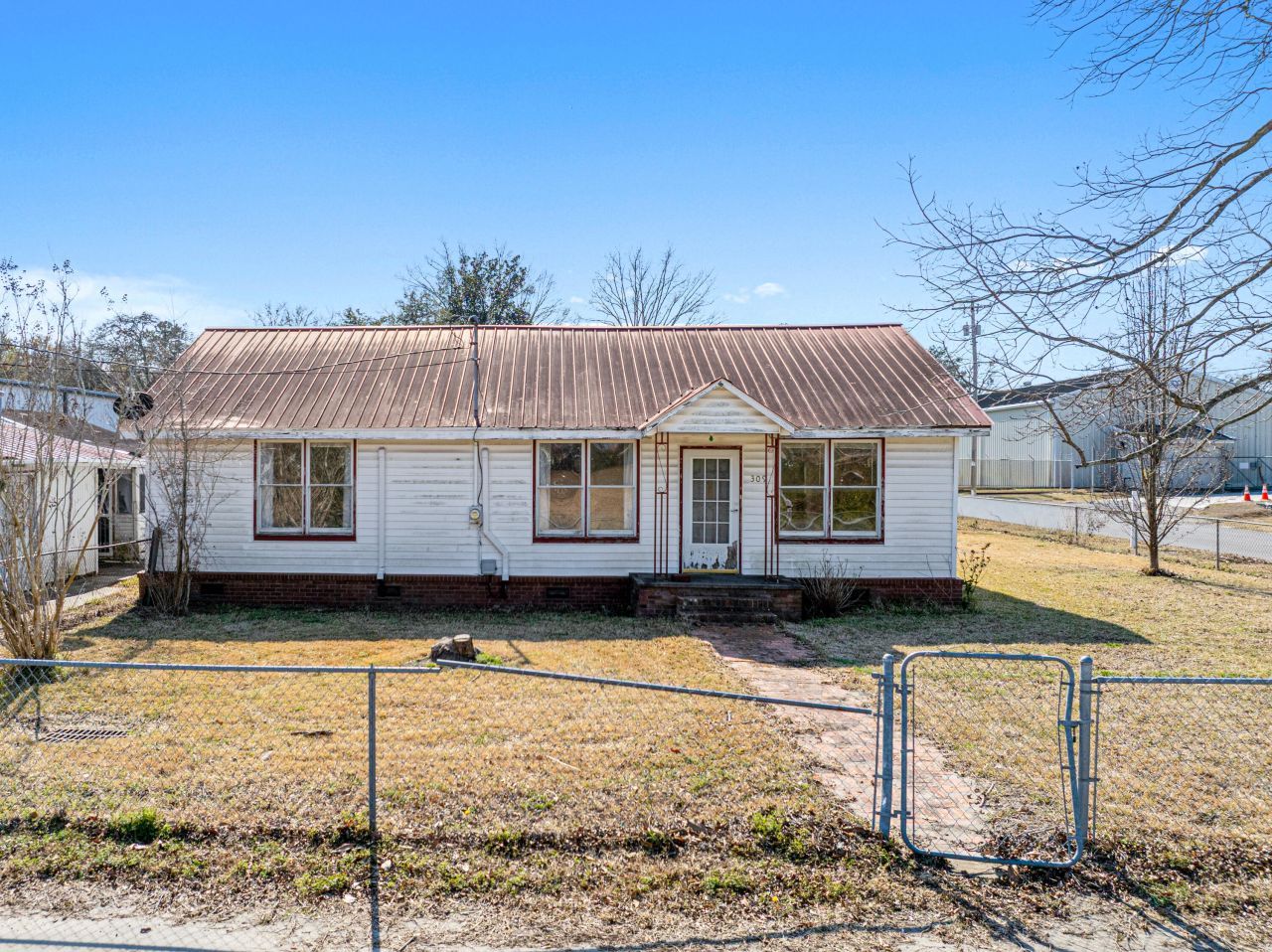 311 Heatley Street Photo 7