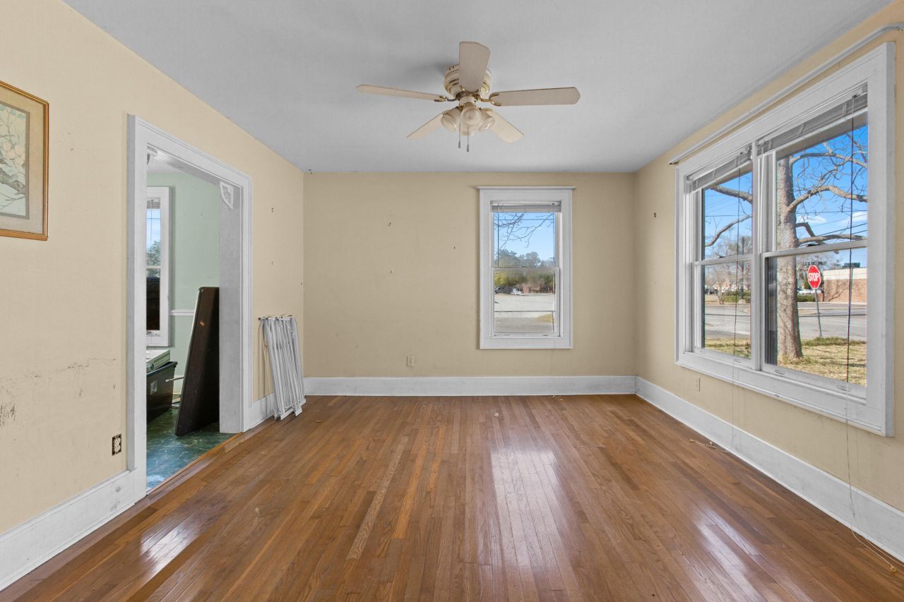 311 Heatley Street Photo 9