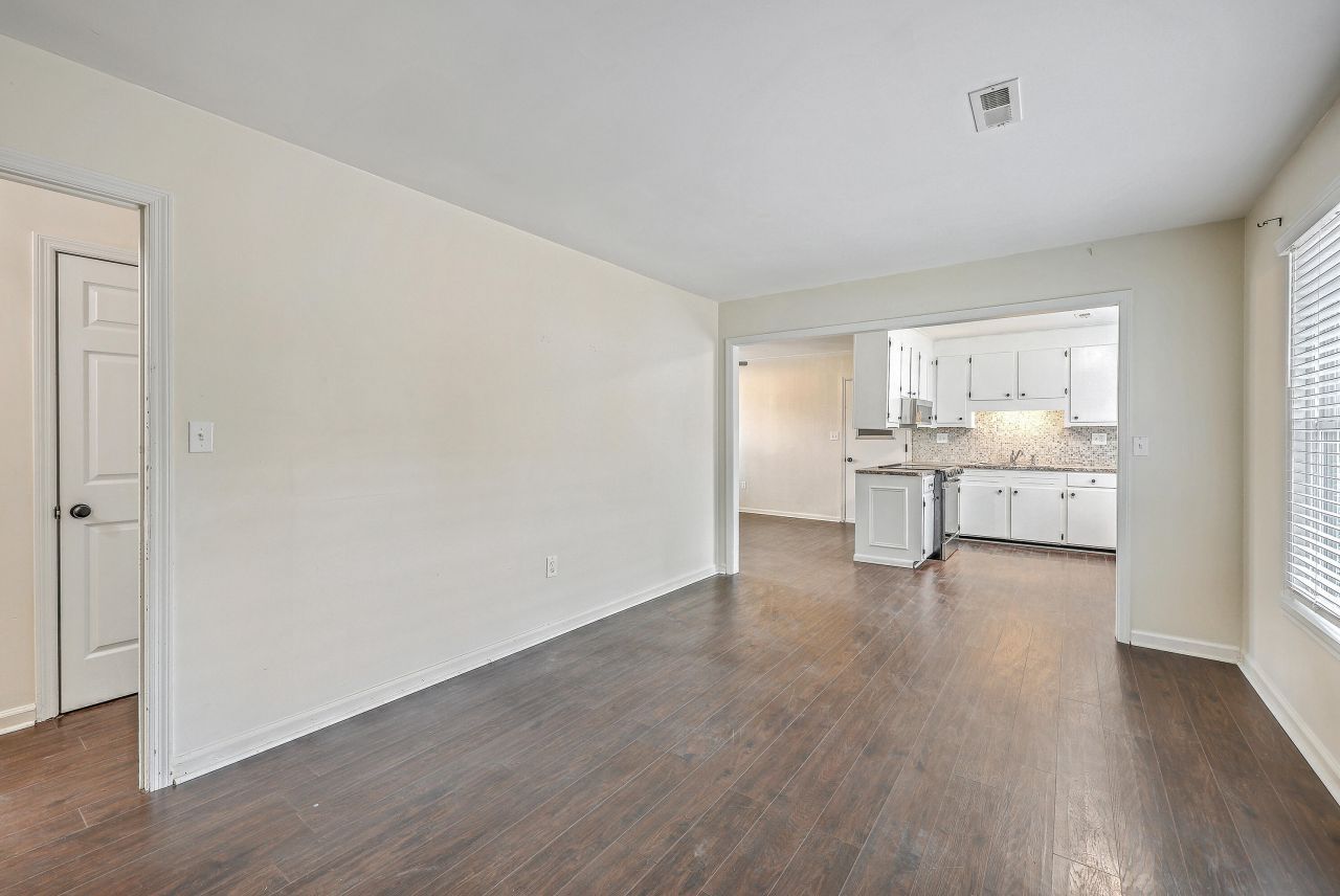 7645 Knollwood Drive Photo 10