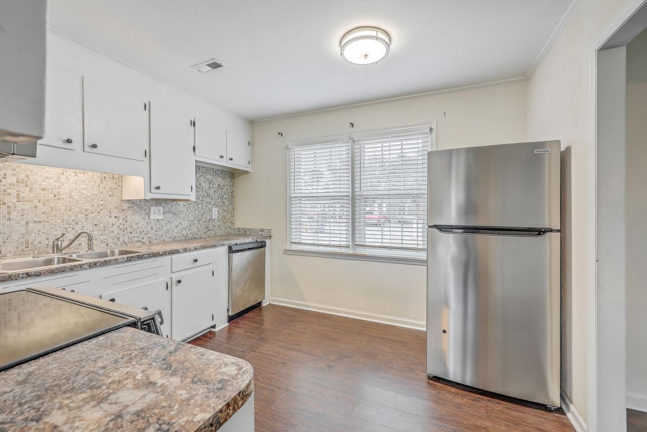 7645 Knollwood Drive Photo 12