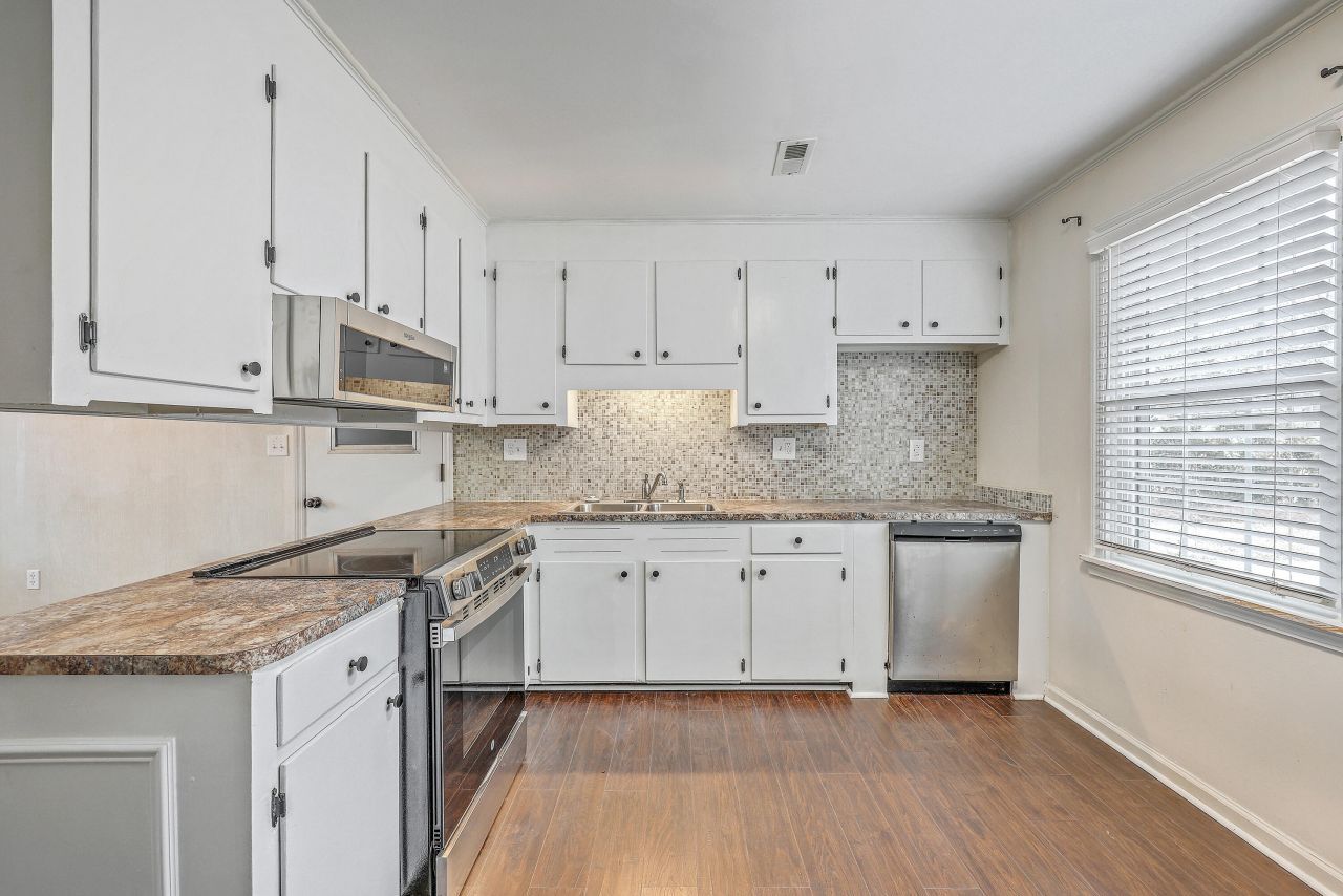 7645 Knollwood Drive Photo 13