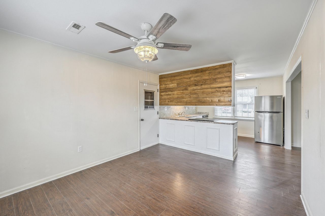 7645 Knollwood Drive Photo 16