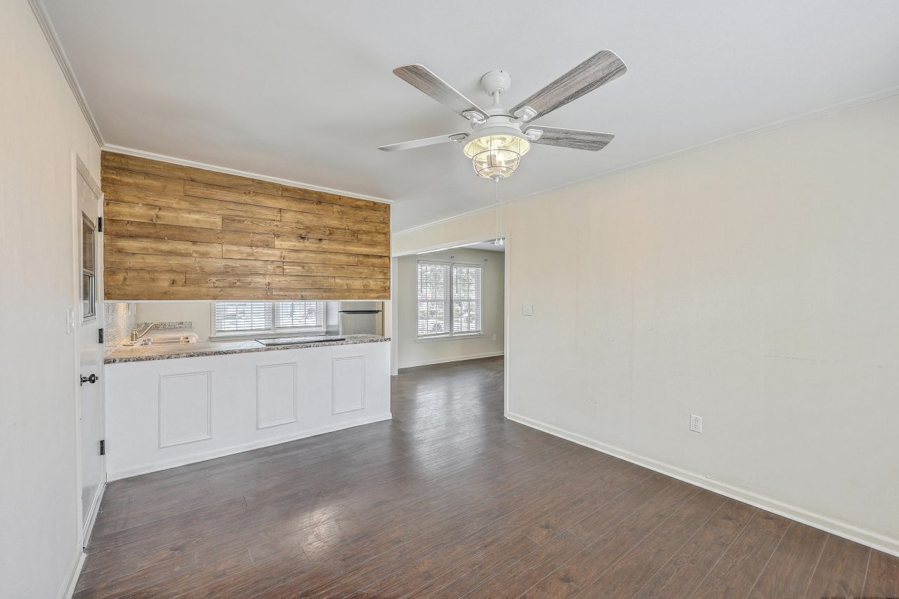 7645 Knollwood Drive Photo 17